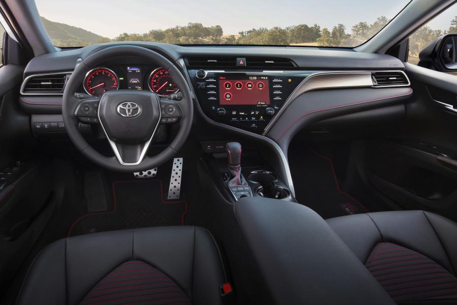 Торпедо Toyota Camry TRD 2019 года  (NA) (фото 14 из 23)